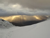 Sunrays above Glen Fionnlighe from the minor summit at 855m